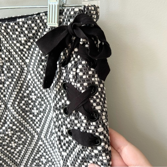 Gap for Good woven high waisted shorts with side lace up detail - Picture 3 of 9